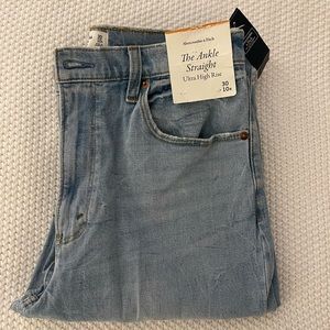 NWT Abercrombie The Ankle Straight Ultra High Rise Size 30/10R